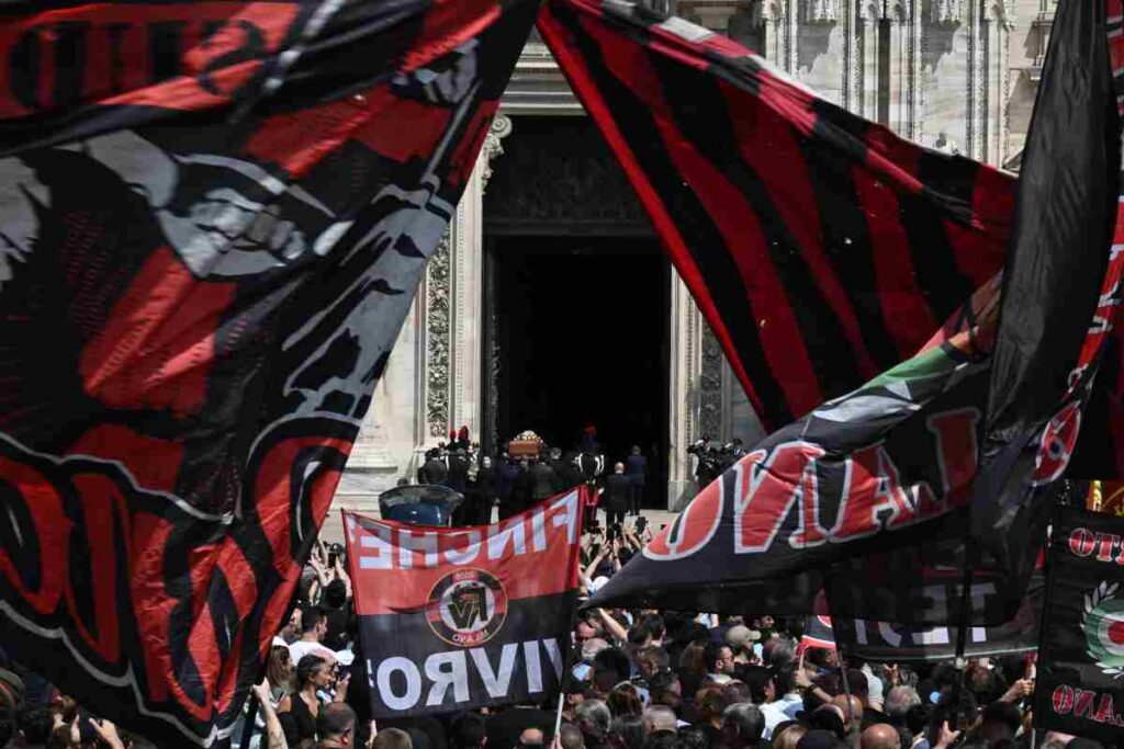 Milan Ecco La Fumata Bianca Pronta La Firma I Tifosi Sono Al Settimo