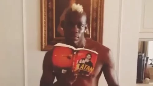 VIDEO/ Balotelli versione casalingo: in una mano un ferro da stiro, nell’altra…