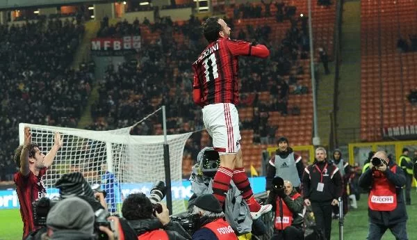 Pazzini resta, Inzaghi cambia modulo. Con un Menez <i>diverso</i>