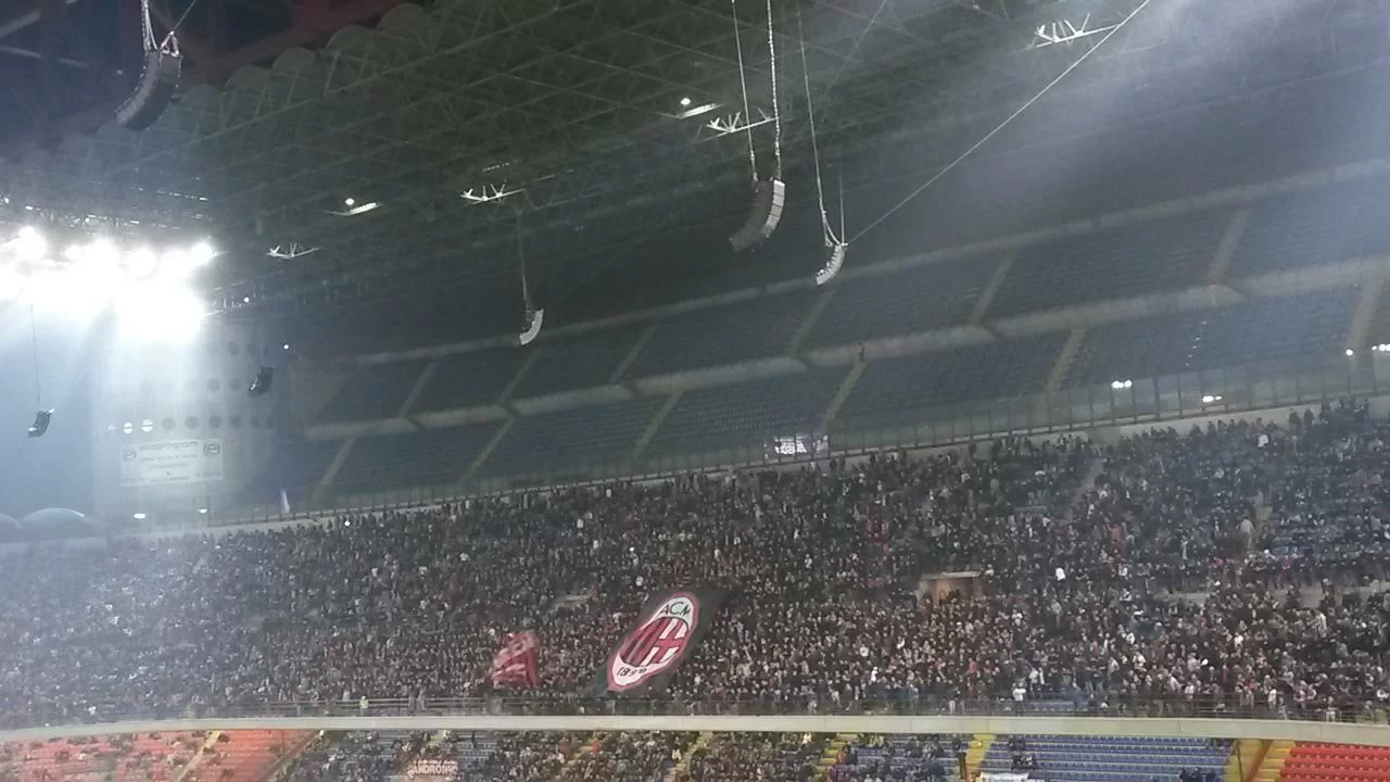 Terza gara interna consecutiva senza striscioni in Curva