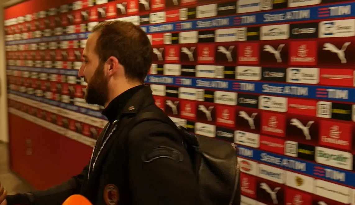 SM VIDEO/ Higuain lascia San Siro sorridente