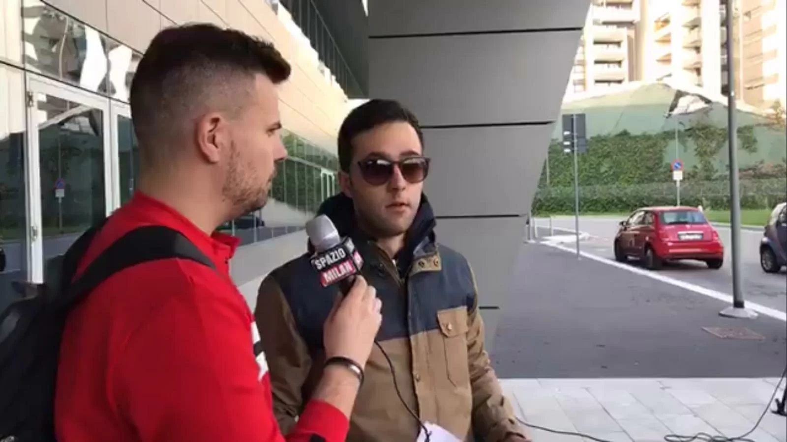 La delusione di un tifoso a Casa Milan: “Adesso basta, o prendi allenatori e giocatori forti o non si va da nessuna parte”