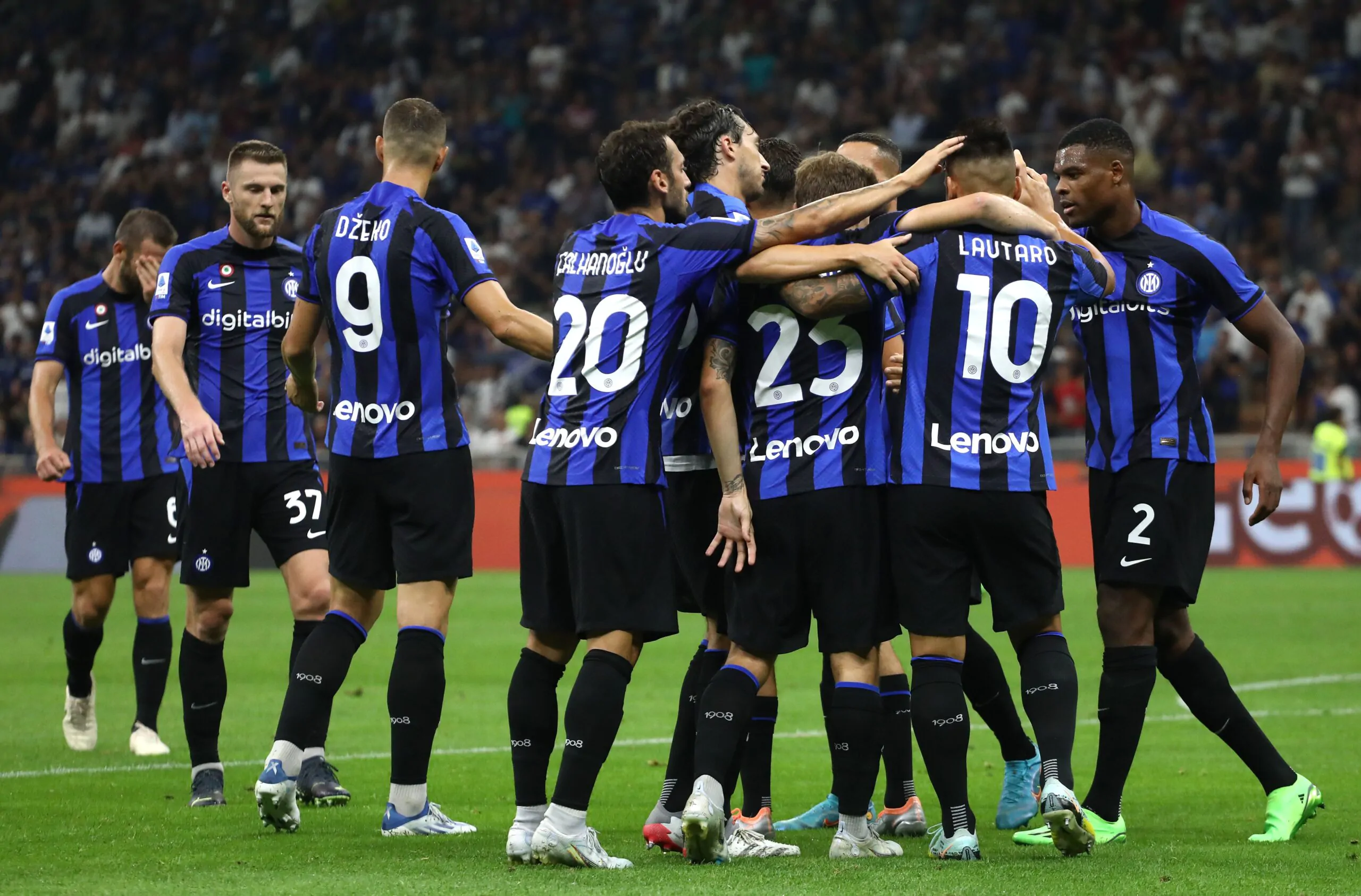 Un giocatore dell’Inter a forte rischio per il derby: di chi si tratta