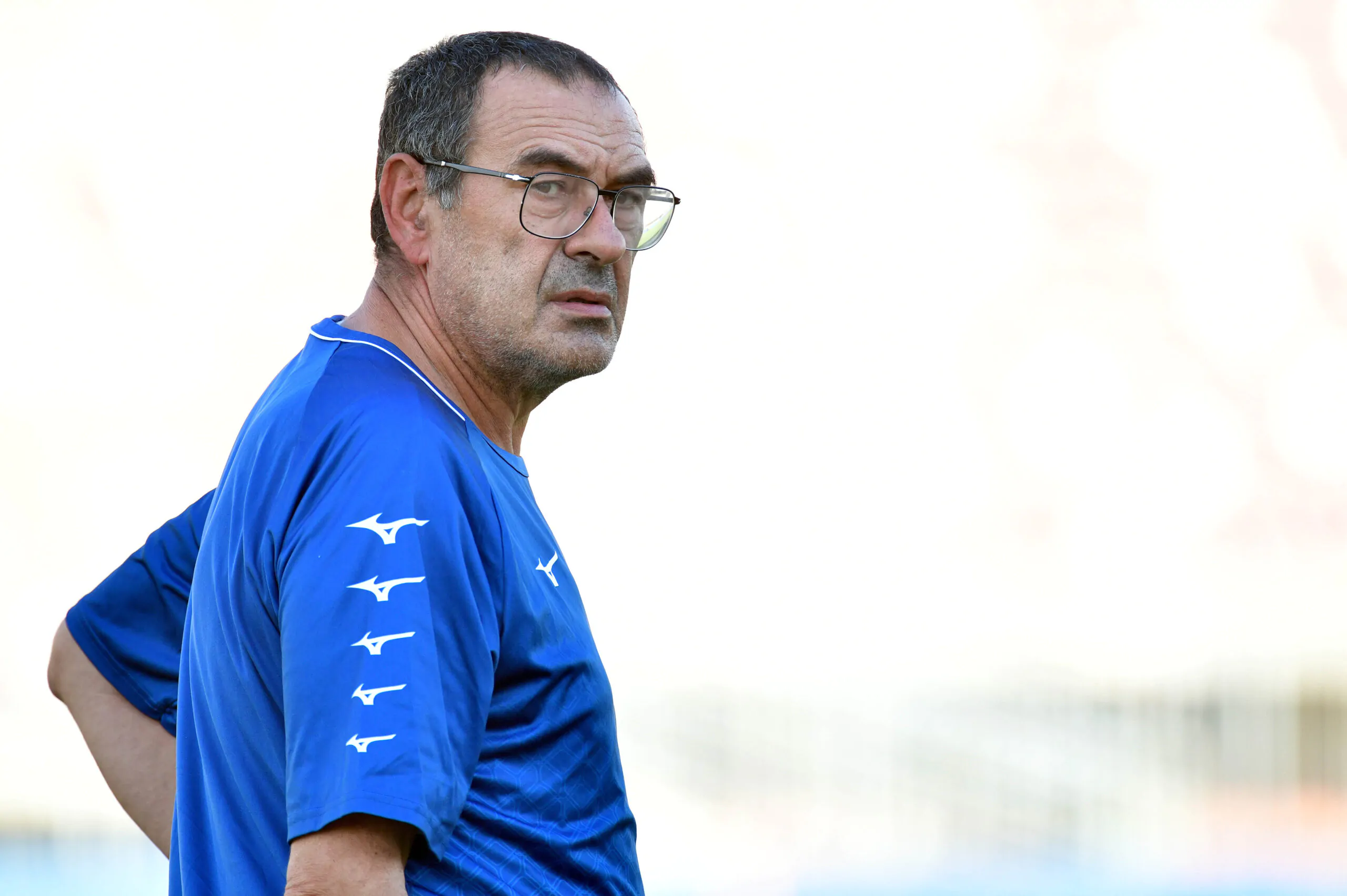 Sarri non ci sta e si sfoga in diretta: “Così non gioco, Lotito può cercarsi un altro allenatore”