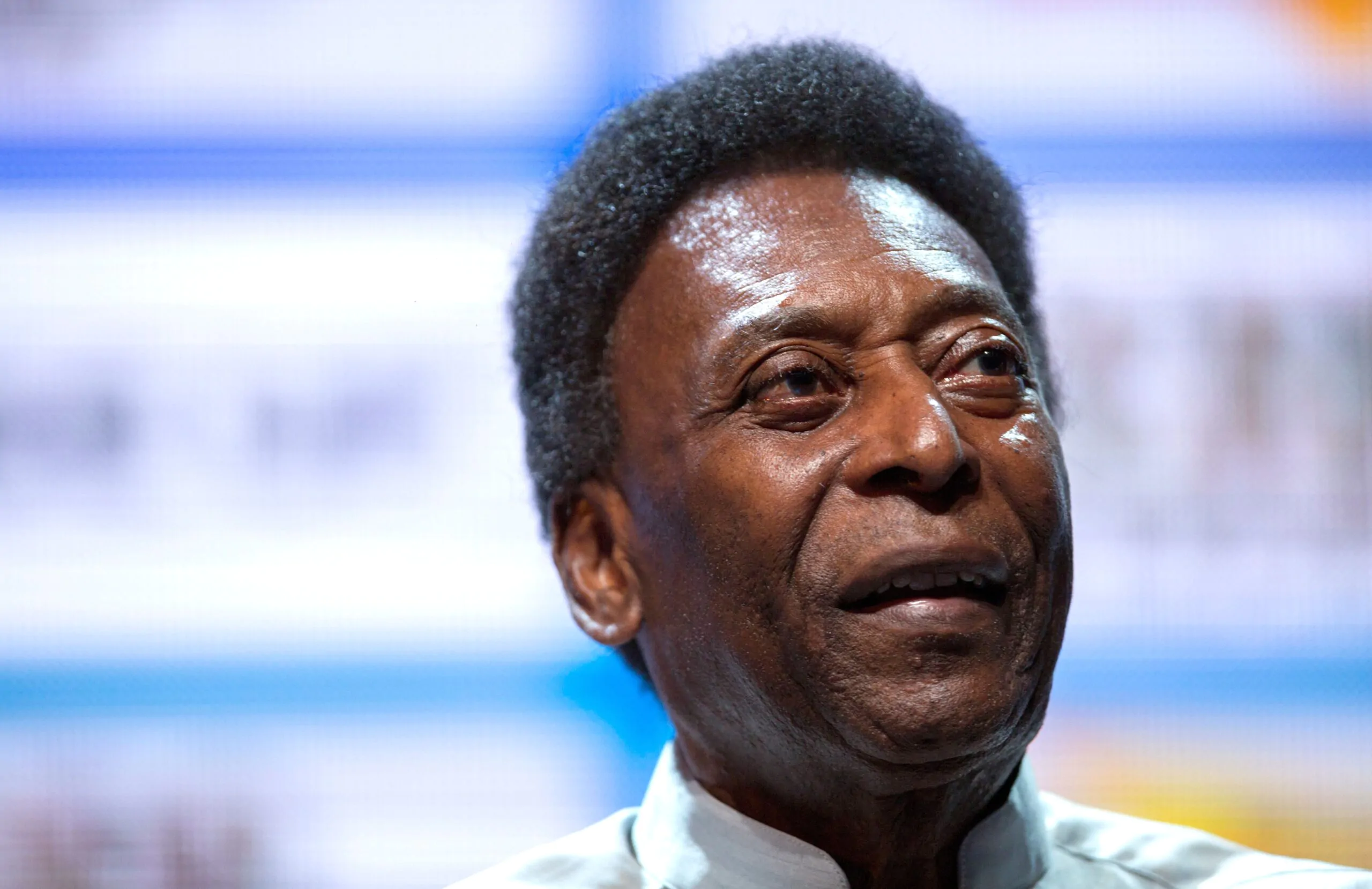 Peggiorano le condizioni di Pelé, dal Brasile: “Sospesa la chemioterapia, avviate cure palliative”