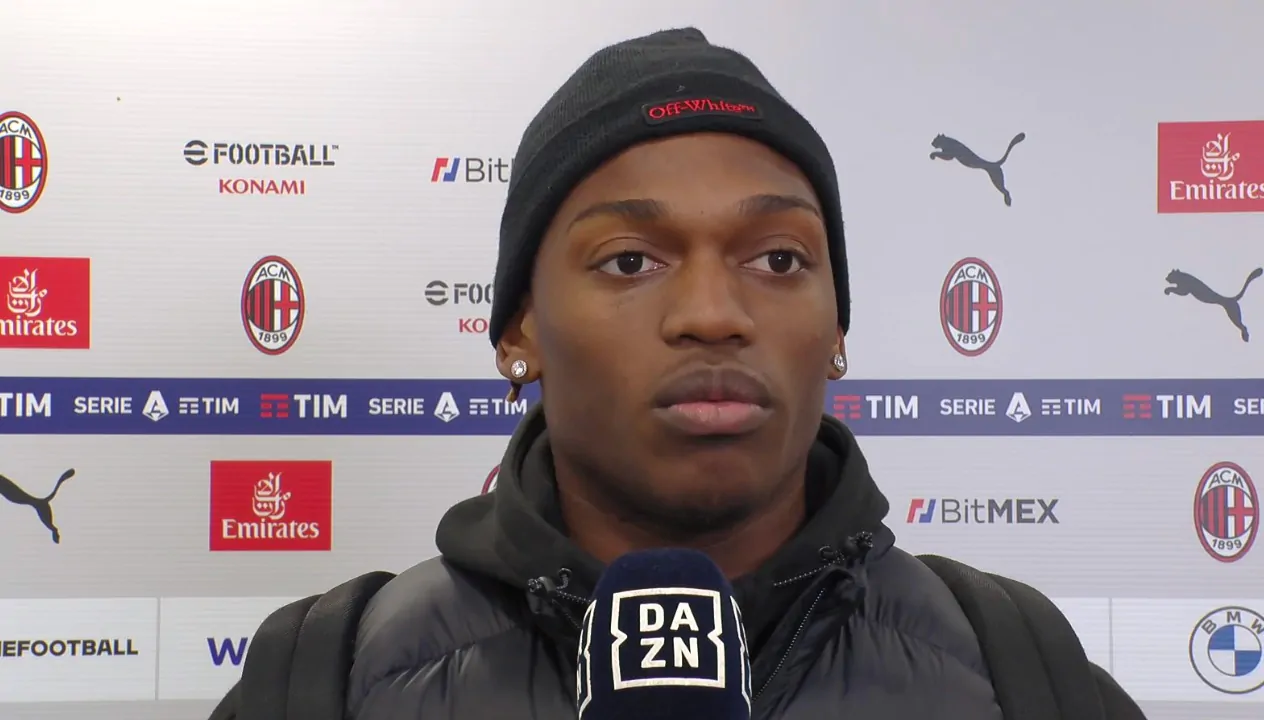 Leao esce allo scoperto: risposta in diretta sul futuro al Milan