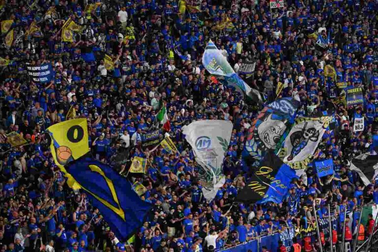 Curva Nord risponde a Curva Sud