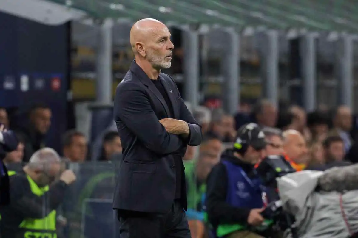 Stefano Pioli con le braccia intrecciate