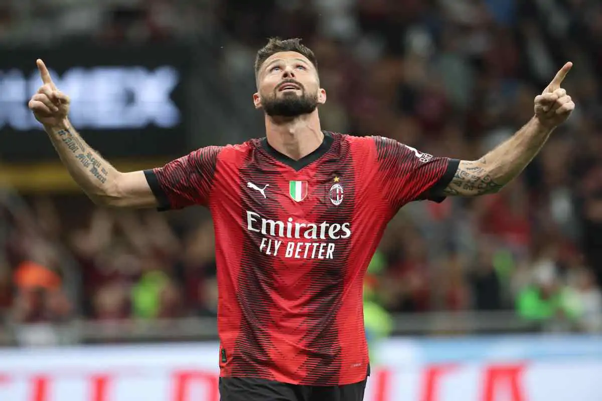 Il vice Giroud può arrivare dalla Serie A, l’attaccante si offre al Milan