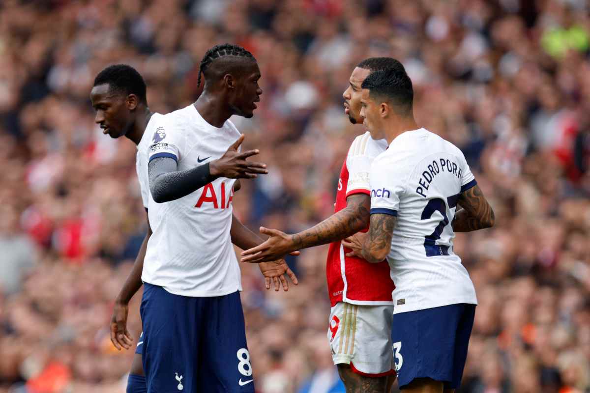 Milan su Bissouma del Tottenham