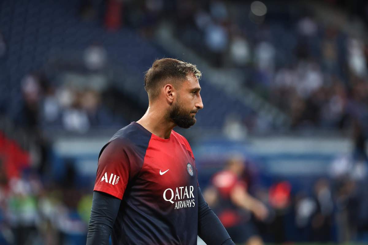 I tifosi del Milan non perdonano Donnarumma: insulti prima di PSG-Milan