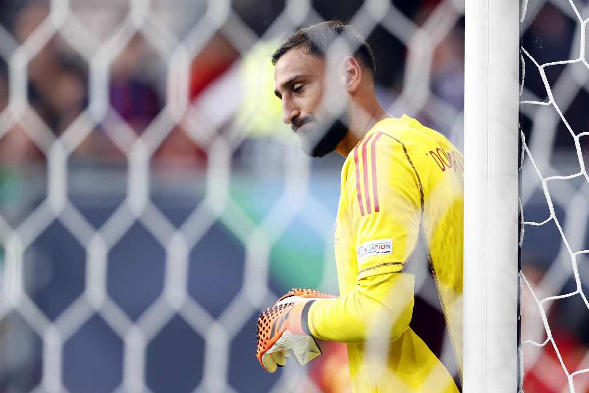 I tifosi del Milan non perdonano Donnarumma: insulti prima di PSG-Milan