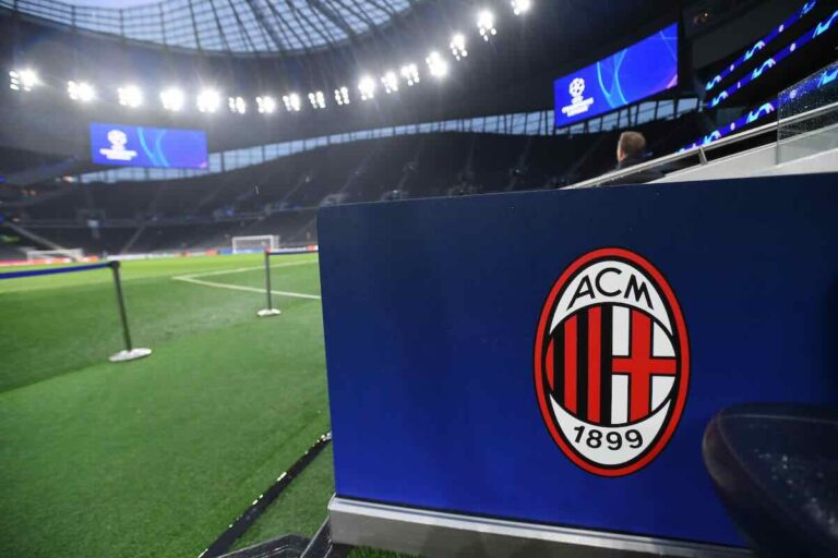 Il Milan presenta la nuova terza maglia