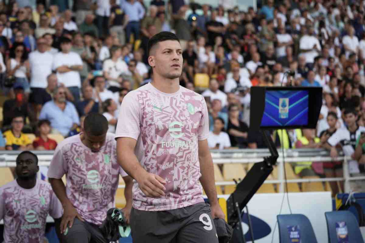 Luka Jovic in riscaldamento