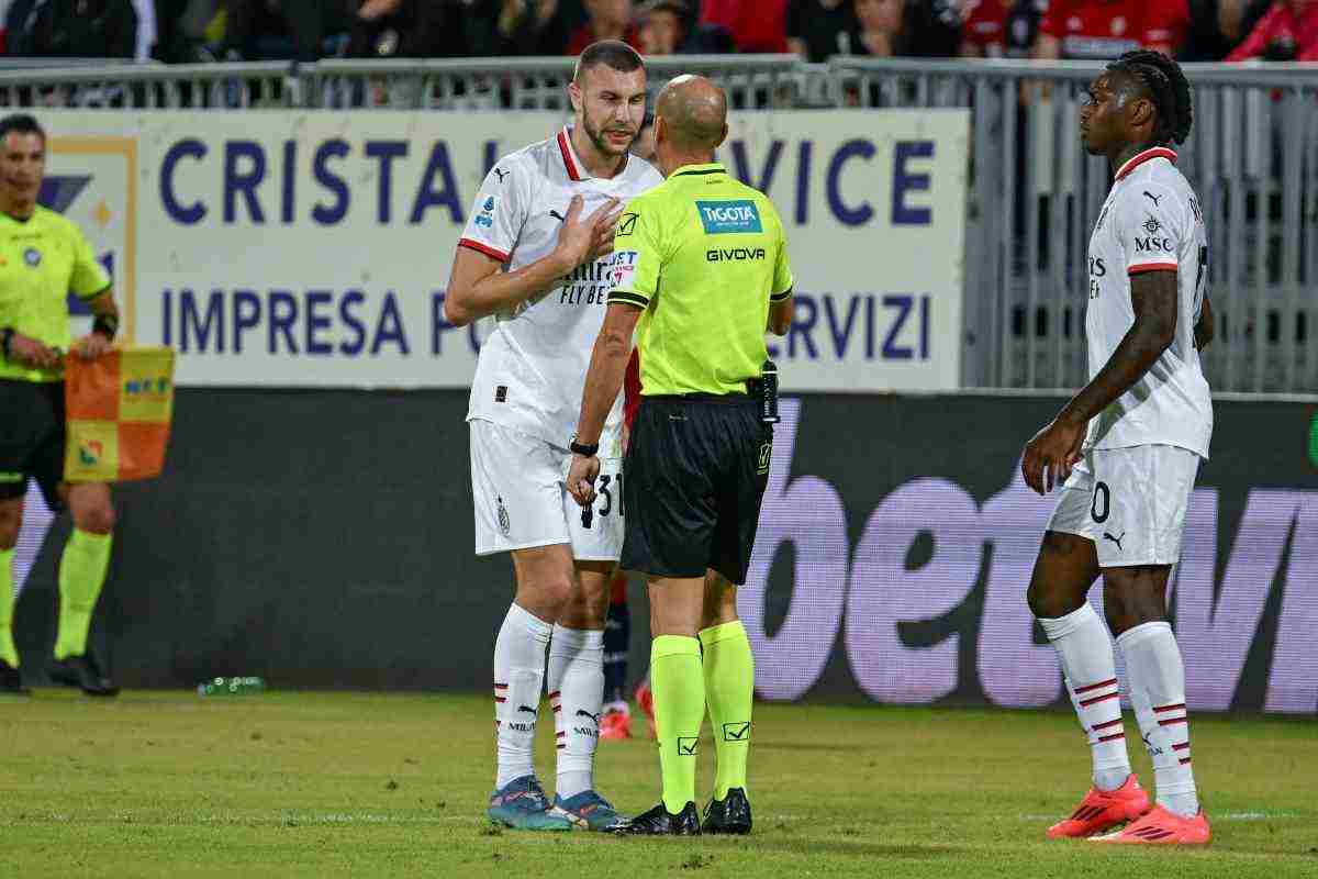 Pavlovic discute con arbitro