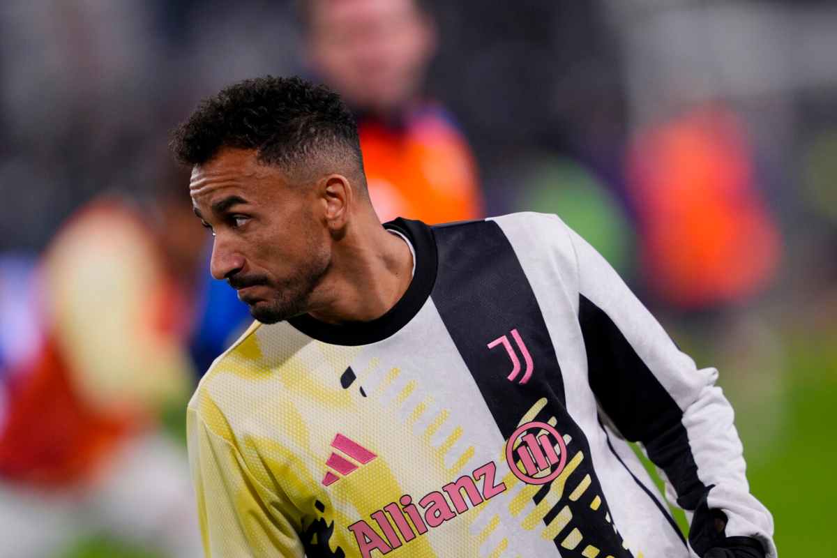 Danilo in campo con la Juventus