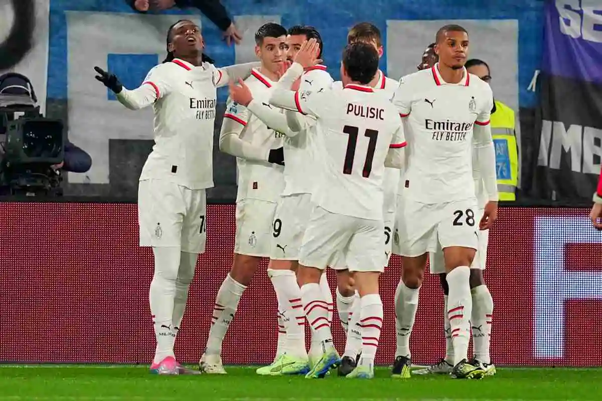 Il Milan esulta dopo un gol