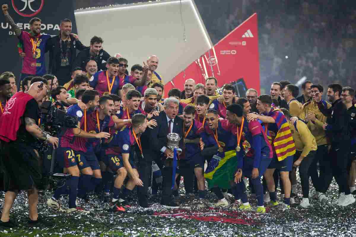 Il Barcellona con la Supercoppa di Spagna