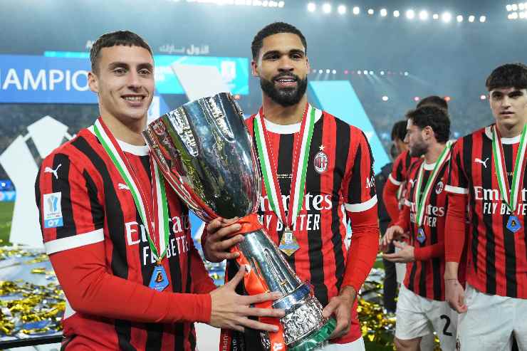 I rossoneri col trofeo