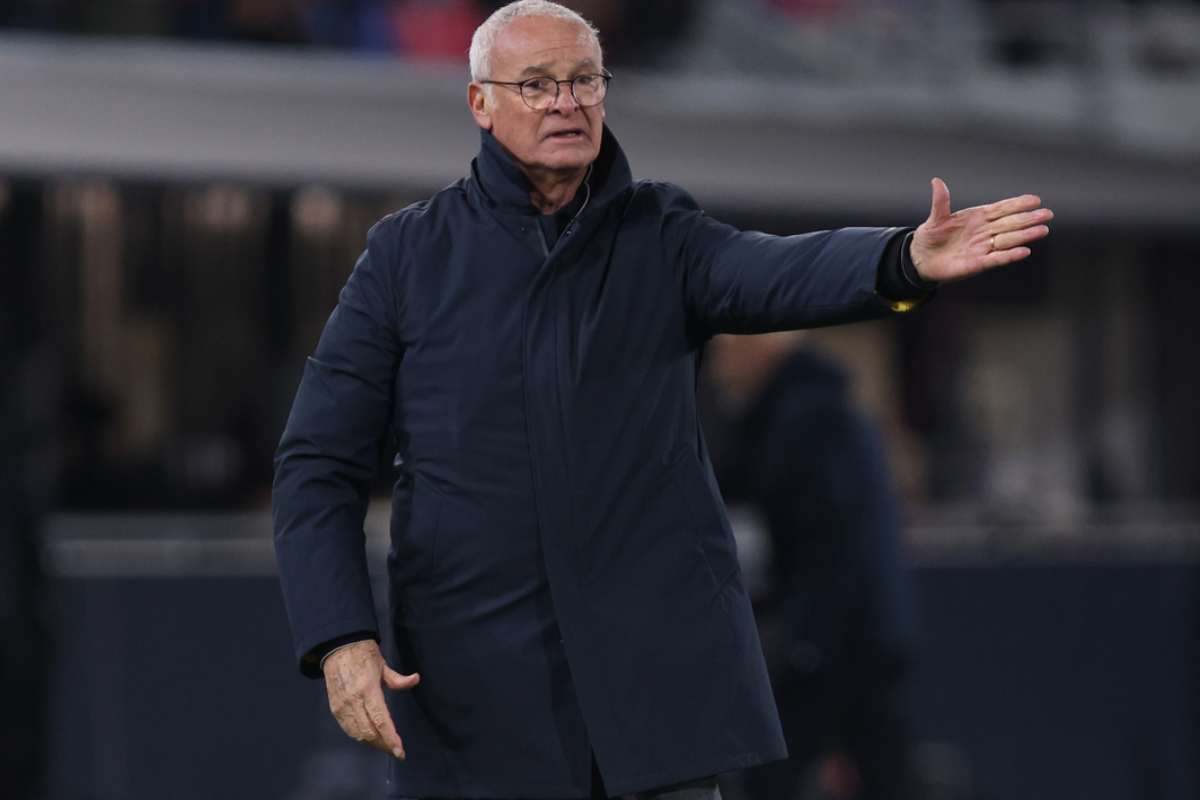 Ranieri dà indicazioni alla squadra