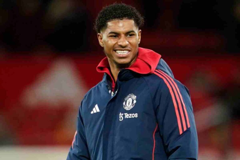 Rashford sorride